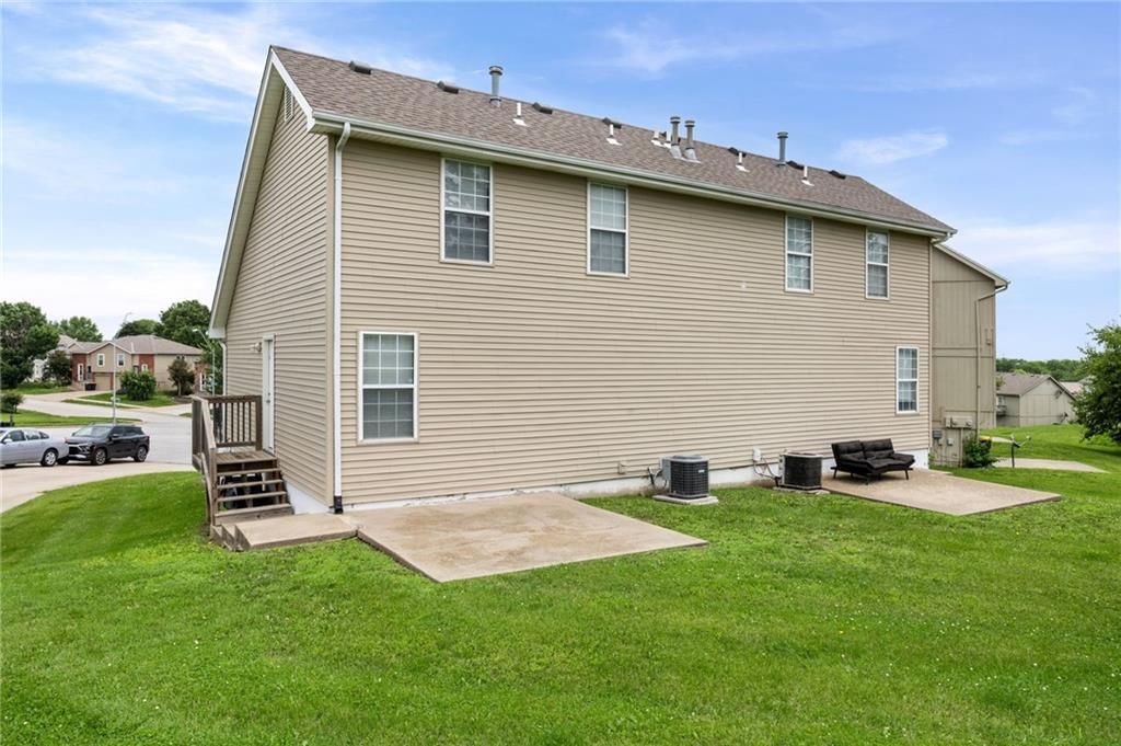 8644-8646 NW WAUKOMIS Drive — photo 25