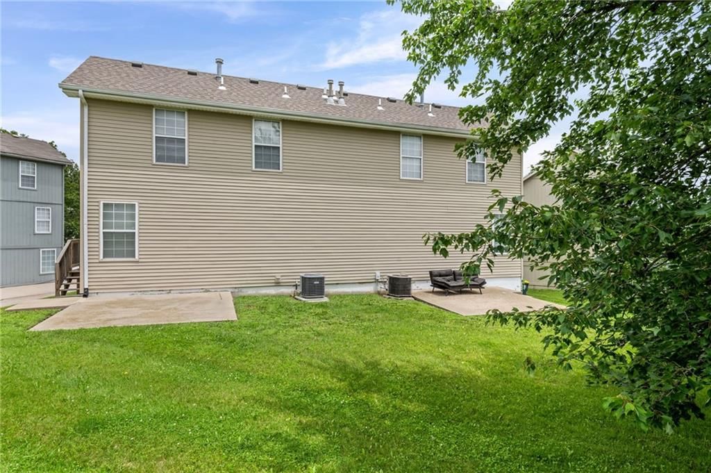 8644-8646 NW WAUKOMIS Drive — photo 26