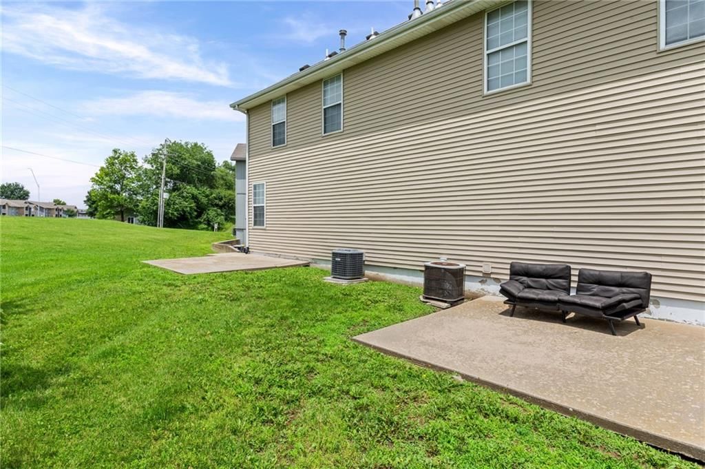 8644-8646 NW WAUKOMIS Drive — photo 27