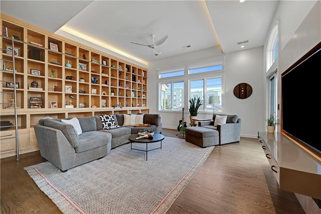 5038 Walnut Street — photo 10