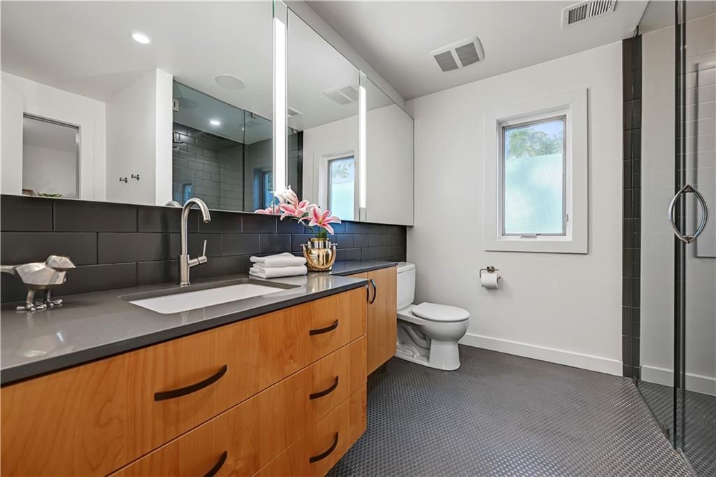 5038 Walnut Street — photo 32