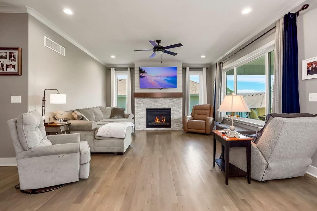 211 Broadmoor Drive — photo 3