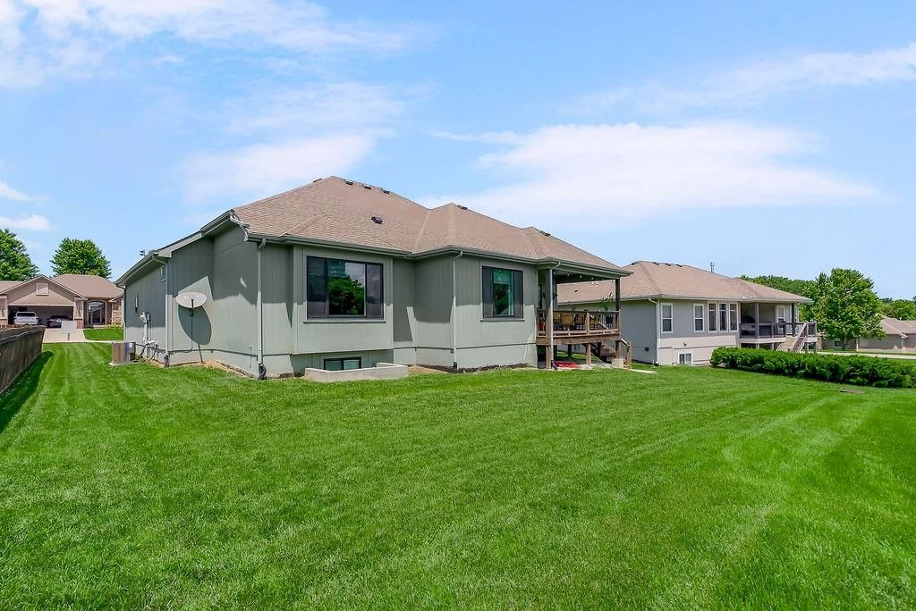 211 Broadmoor Drive — photo 37