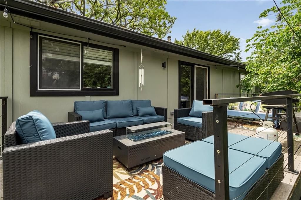 213 NE Landings Court — photo 32