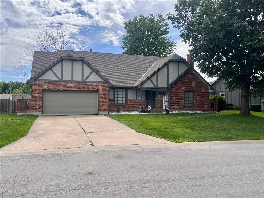 1526 NE Florence Avenue — photo 1