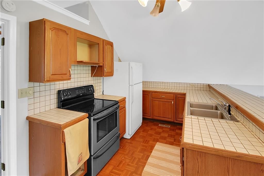 304 St Ignatius Street — photo 47