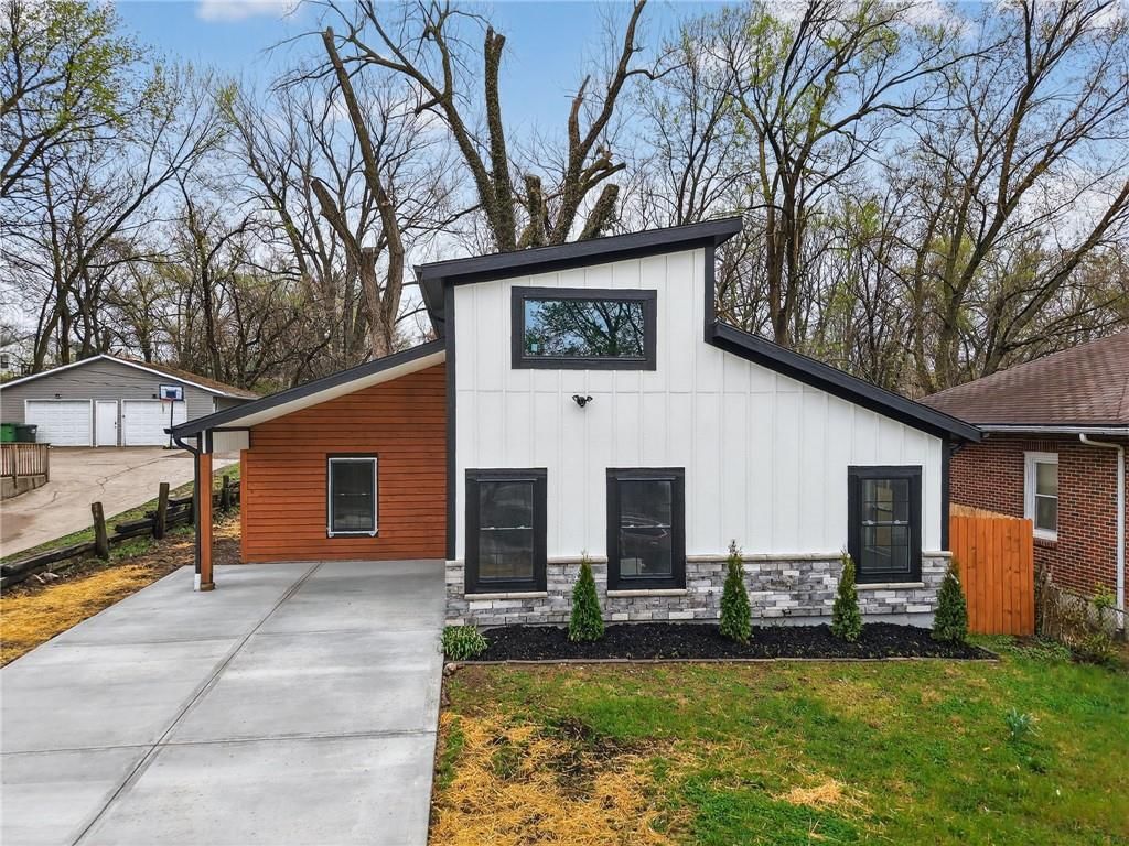 1215 E South Avenue — photo 1