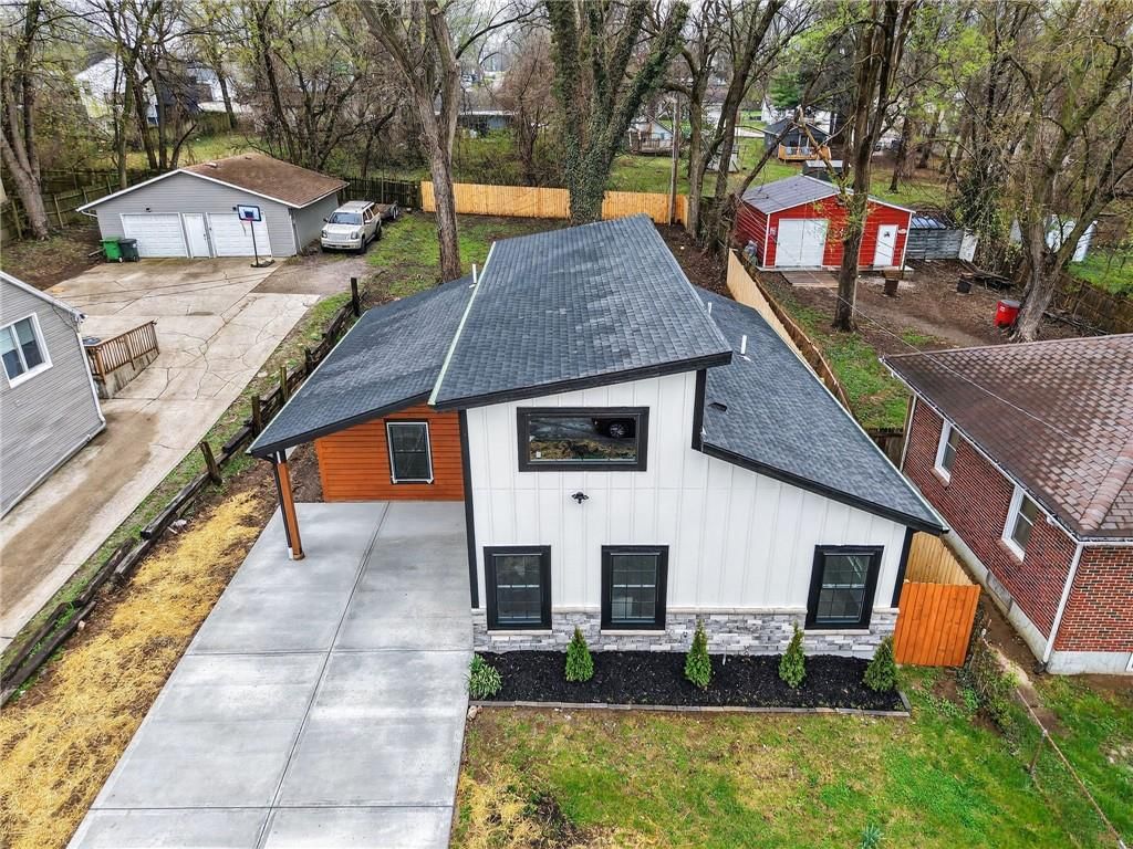 1215 E South Avenue — photo 3