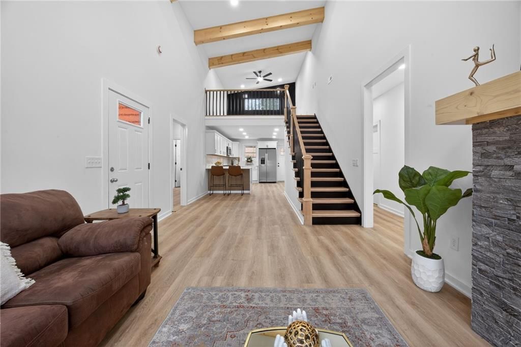 1215 E South Avenue — photo 8