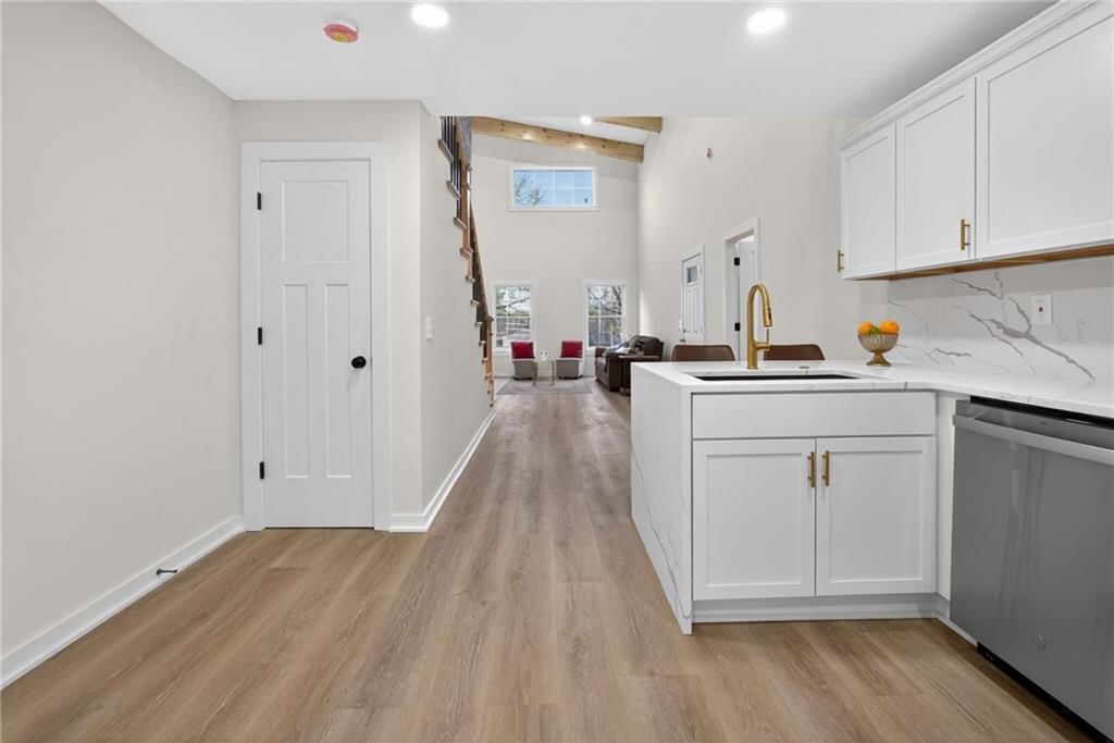 1215 E South Avenue — photo 15