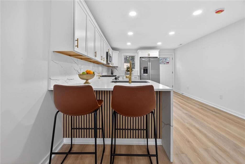 1215 E South Avenue — photo 16