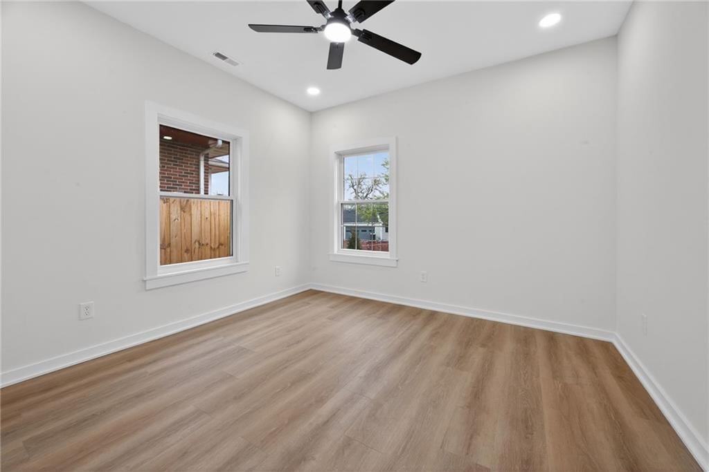 1215 E South Avenue — photo 26