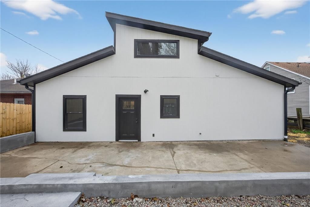 1215 E South Avenue — photo 30