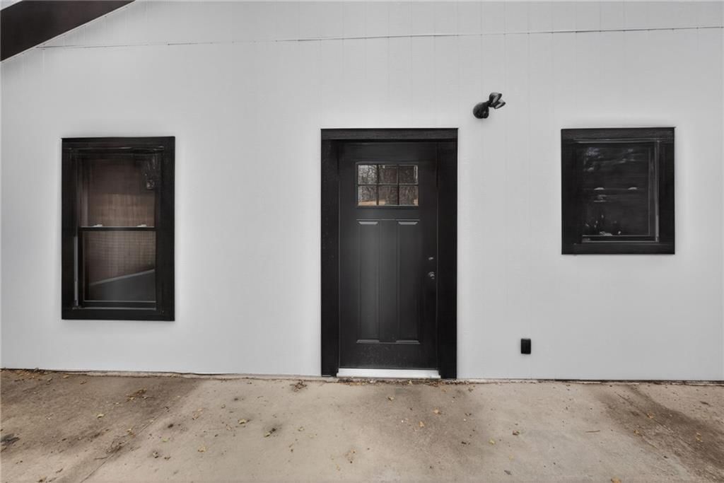 1215 E South Avenue — photo 31