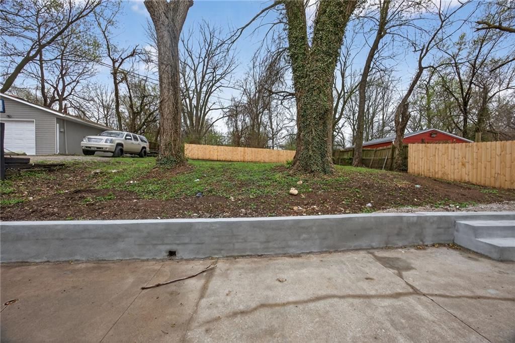 1215 E South Avenue — photo 33