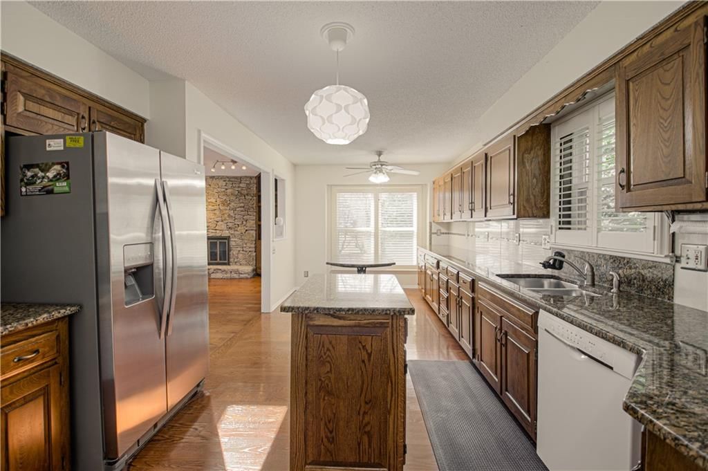 525 E 129th Terrace — photo 11