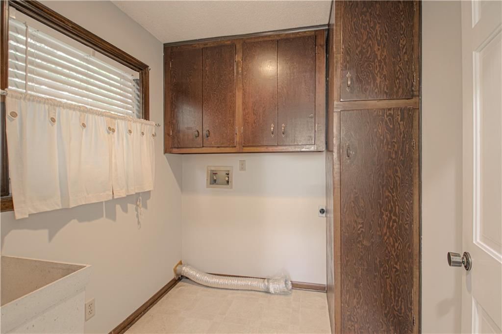525 E 129th Terrace — photo 13