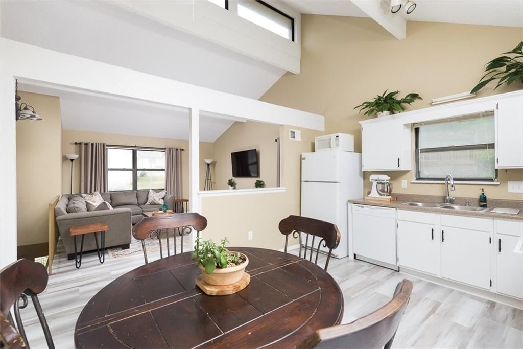 4552 S Saville Court — photo 10