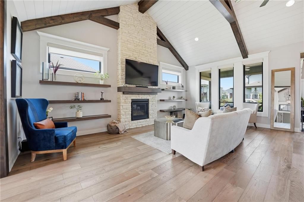 330 NW Ambersham Drive — photo 3