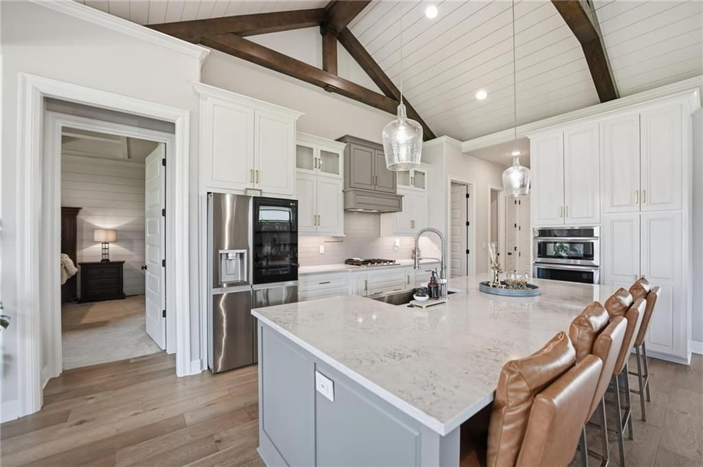 330 NW Ambersham Drive — photo 8