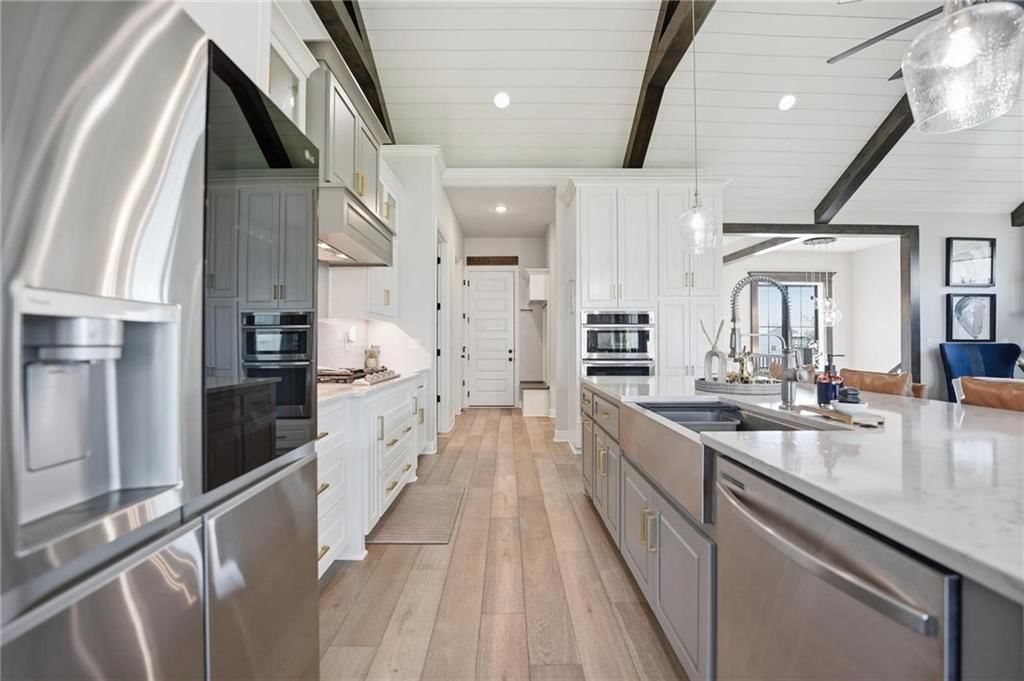 330 NW Ambersham Drive — photo 9