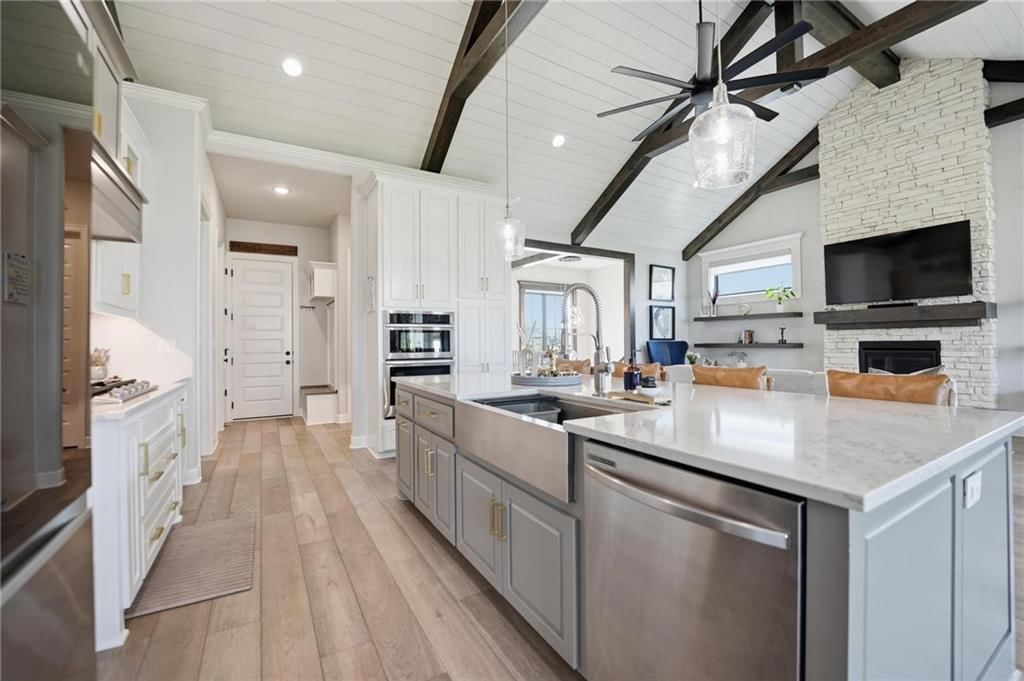 330 NW Ambersham Drive — photo 10