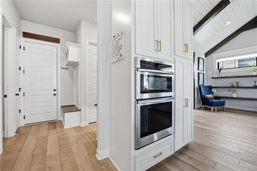 330 NW Ambersham Drive — photo 13