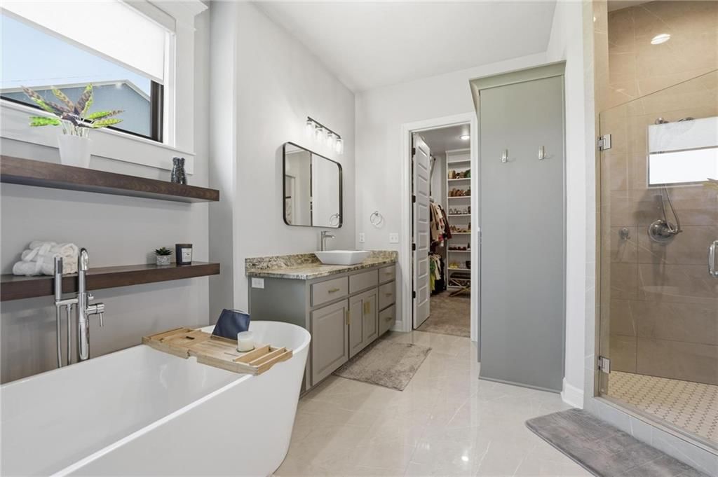 330 NW Ambersham Drive — photo 18