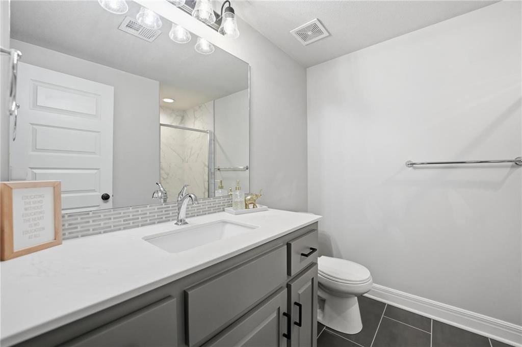 330 NW Ambersham Drive — photo 32
