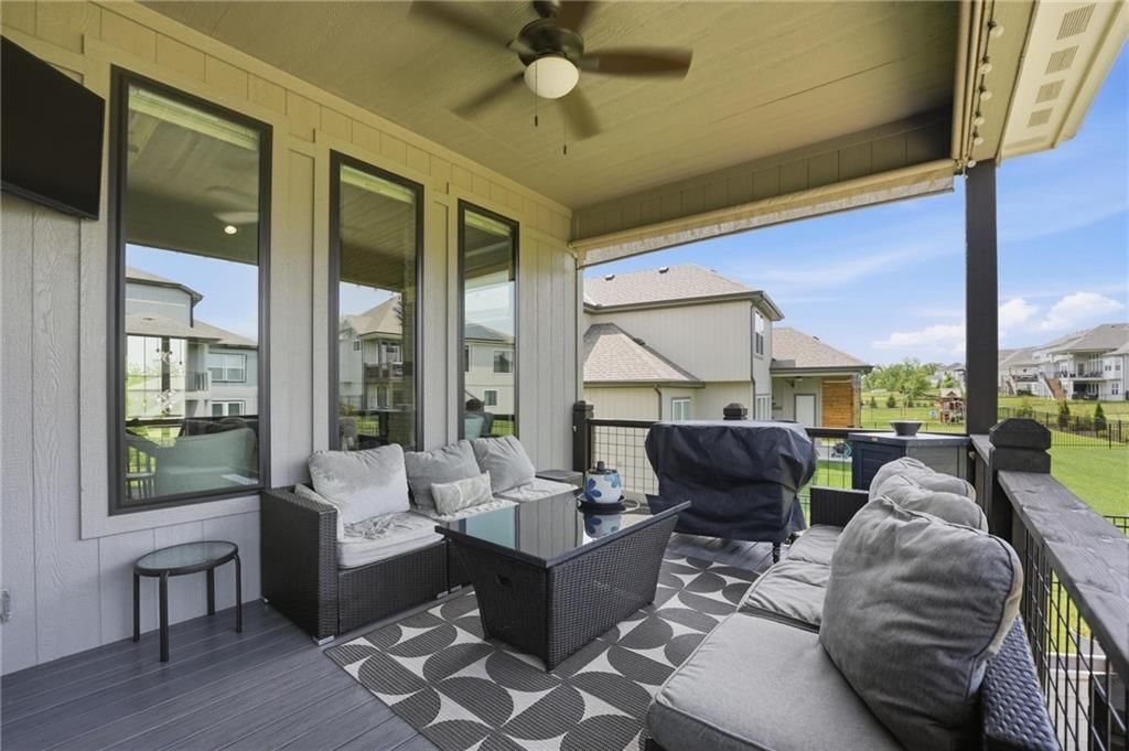 330 NW Ambersham Drive — photo 41