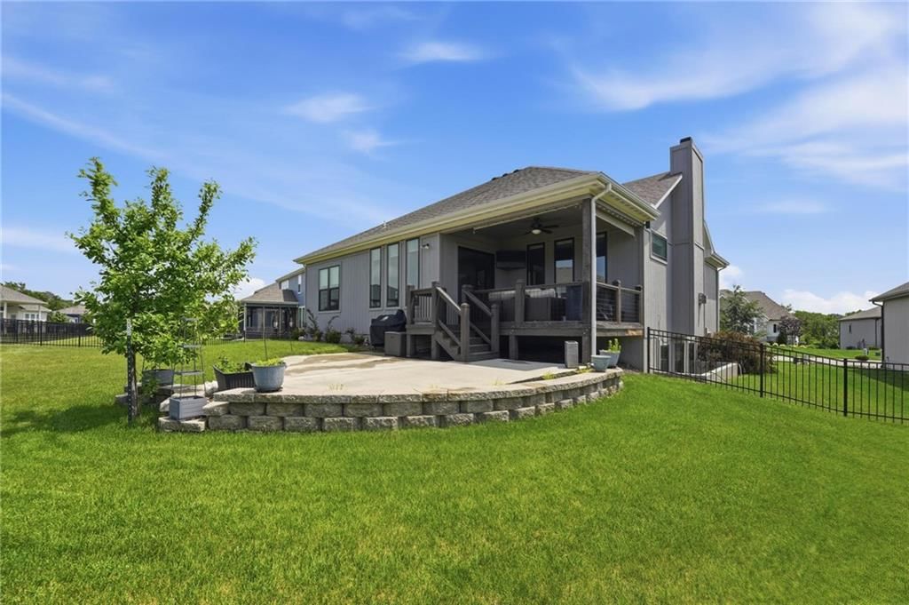 330 NW Ambersham Drive — photo 44