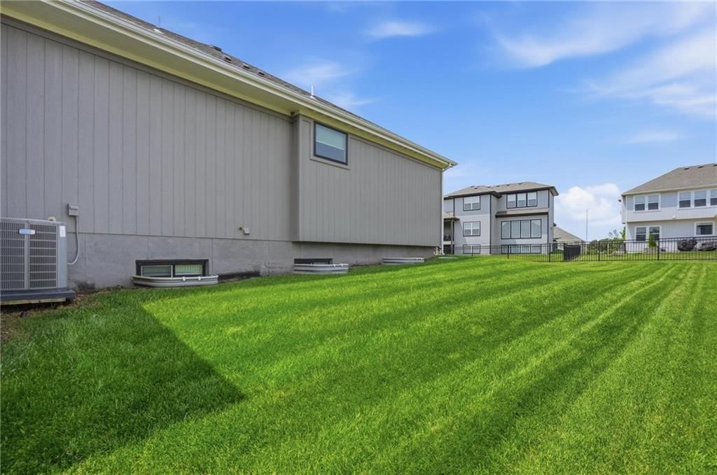 330 NW Ambersham Drive — photo 47