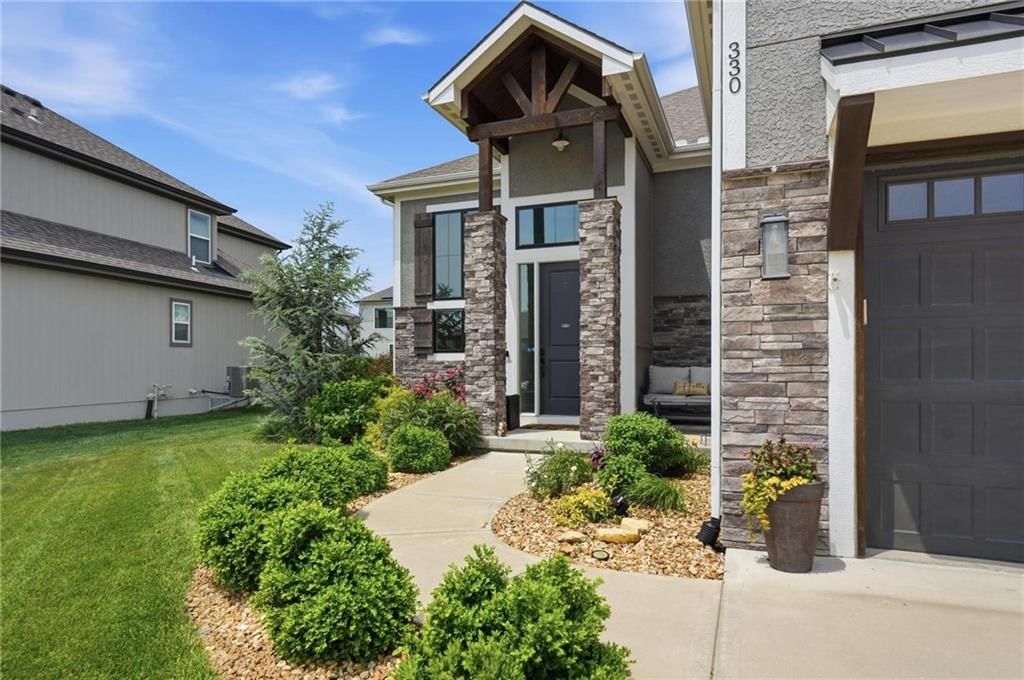 330 NW Ambersham Drive — photo 52