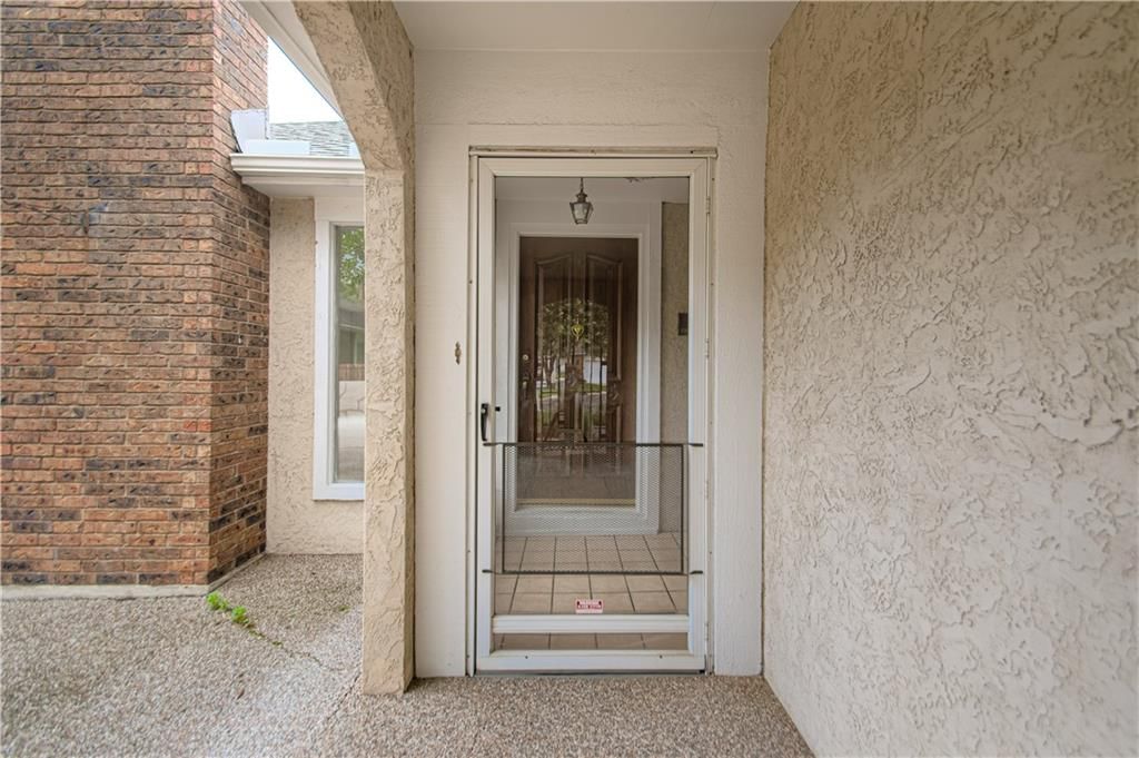 10917 W 98th Street — photo 2