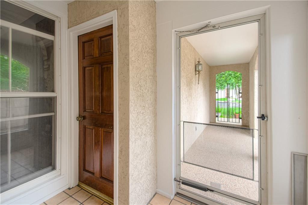 10917 W 98th Street — photo 3