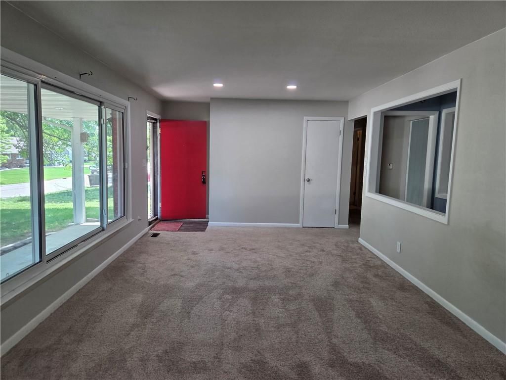 914 Fairlane Drive — photo 3