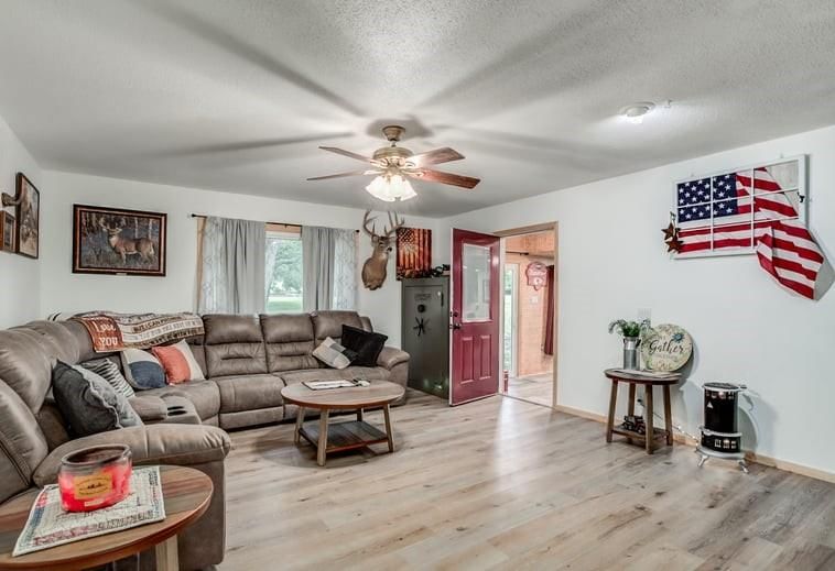 3373 Parkview Drive — photo 11