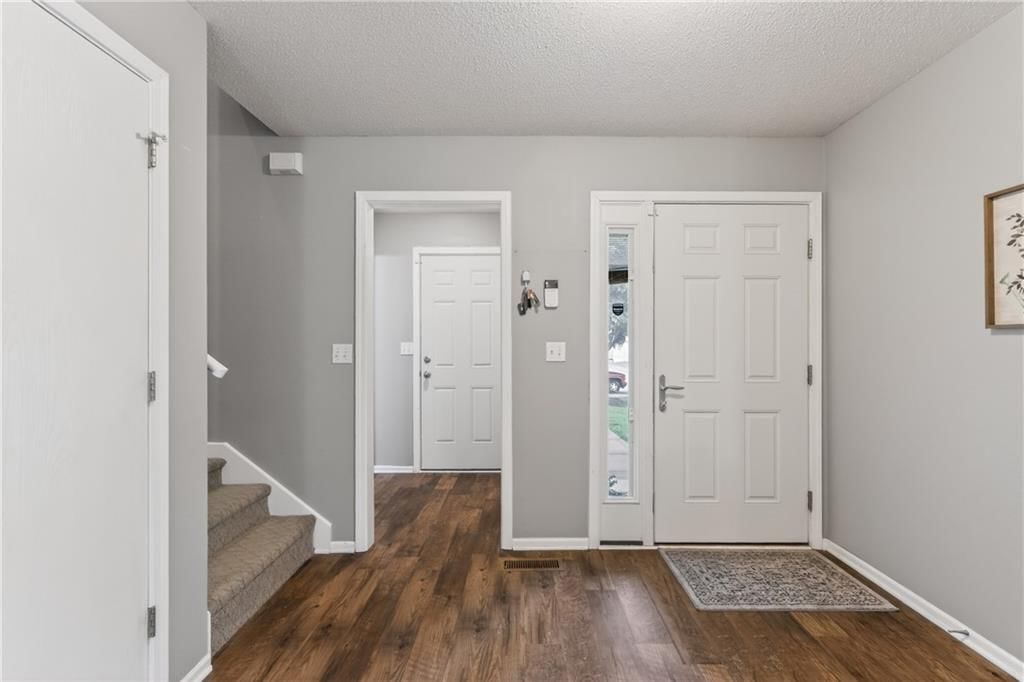 9770 N LEWIS Avenue — photo 3
