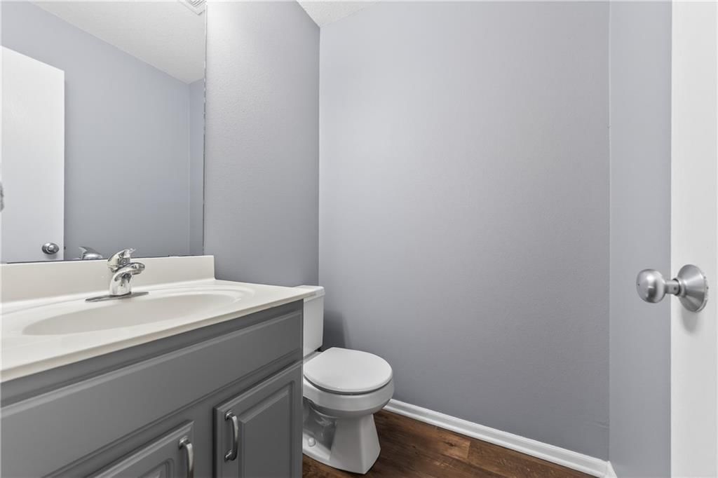 9770 N LEWIS Avenue — photo 4