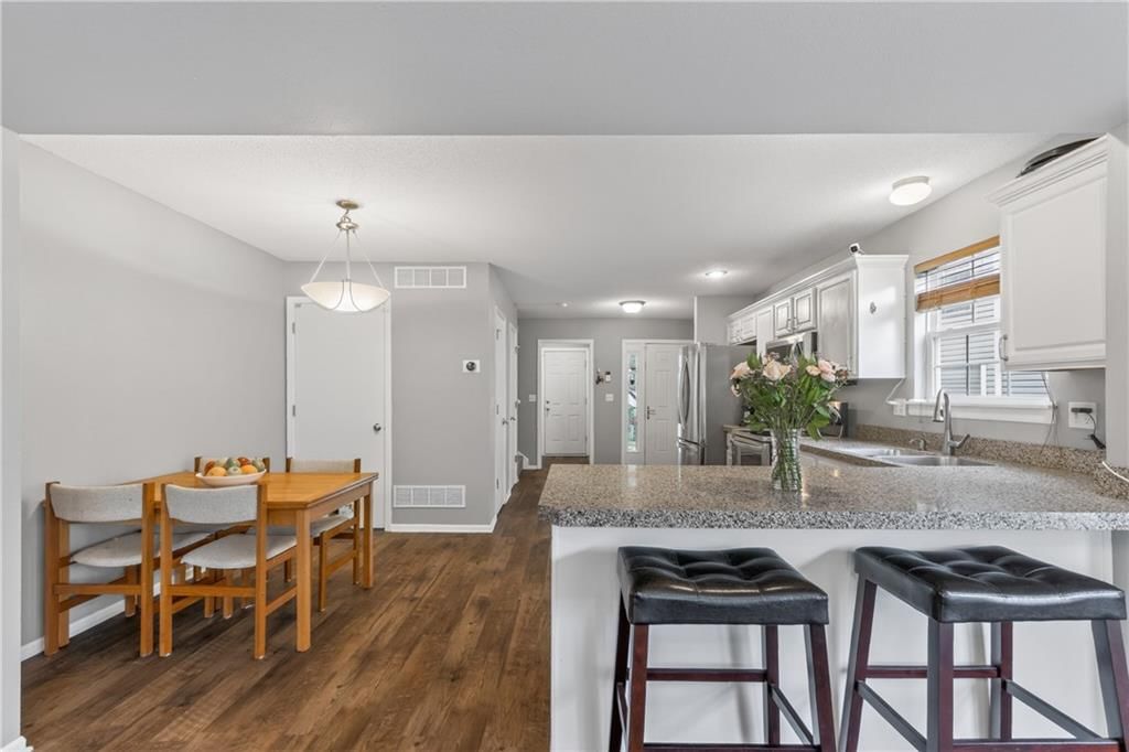 9770 N LEWIS Avenue — photo 8