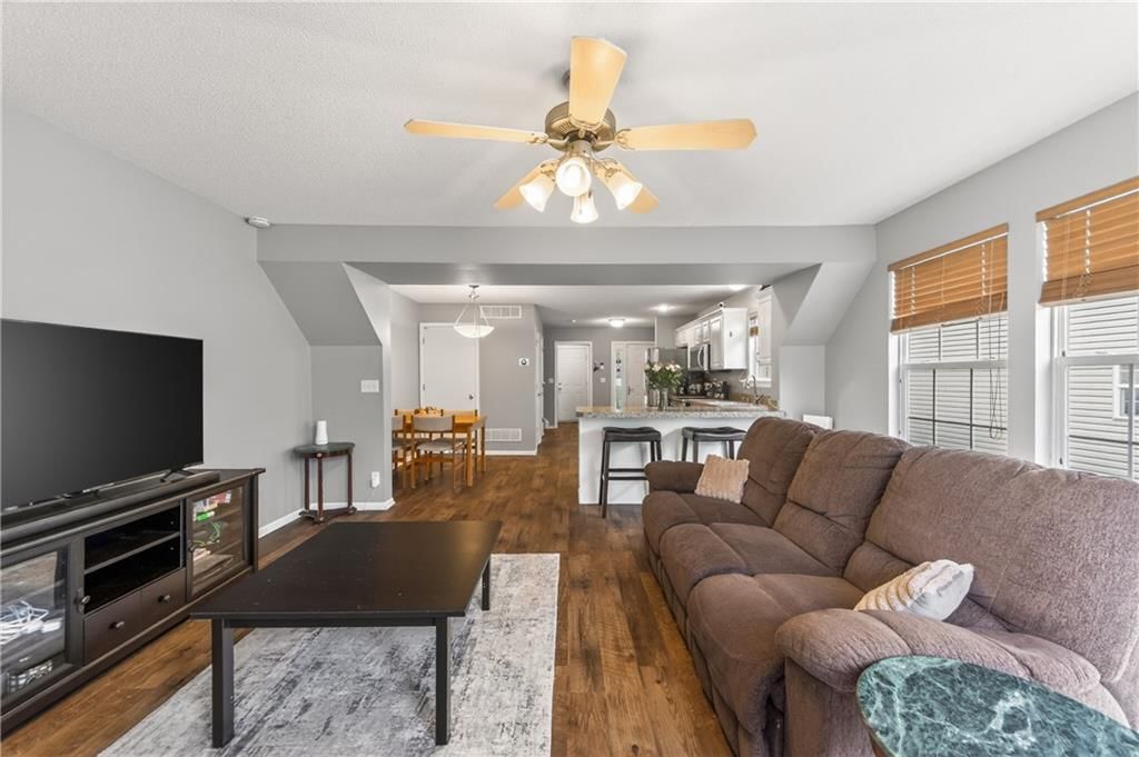 9770 N LEWIS Avenue — photo 11