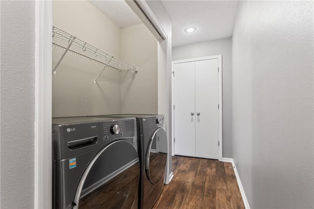 9770 N LEWIS Avenue — photo 21
