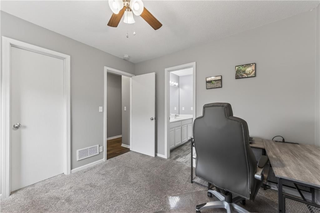 9770 N LEWIS Avenue — photo 23