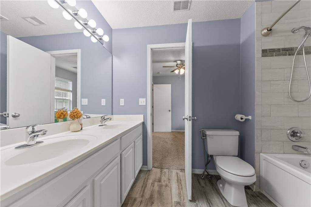 9770 N LEWIS Avenue — photo 24
