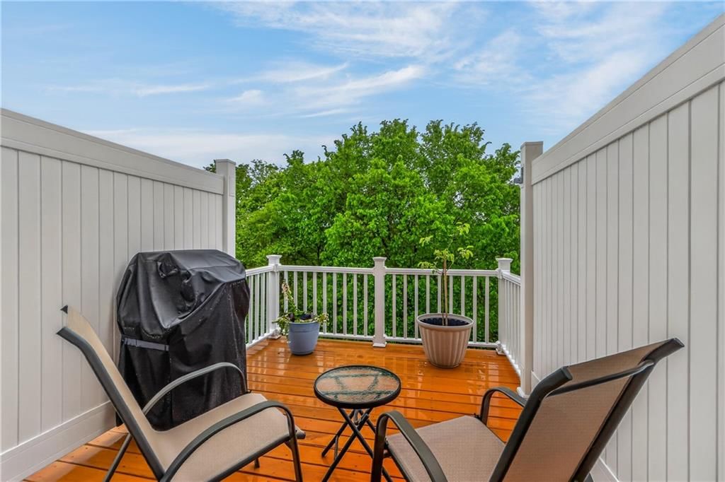 9770 N LEWIS Avenue — photo 31