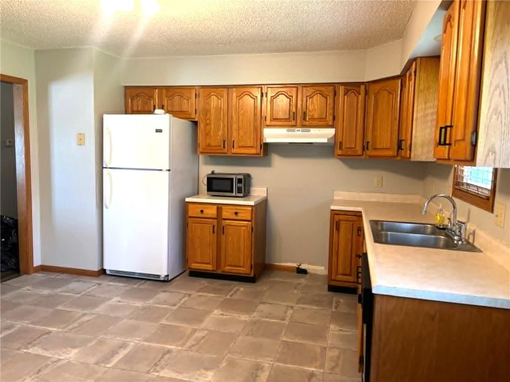 614 W Torrance Street — photo 8