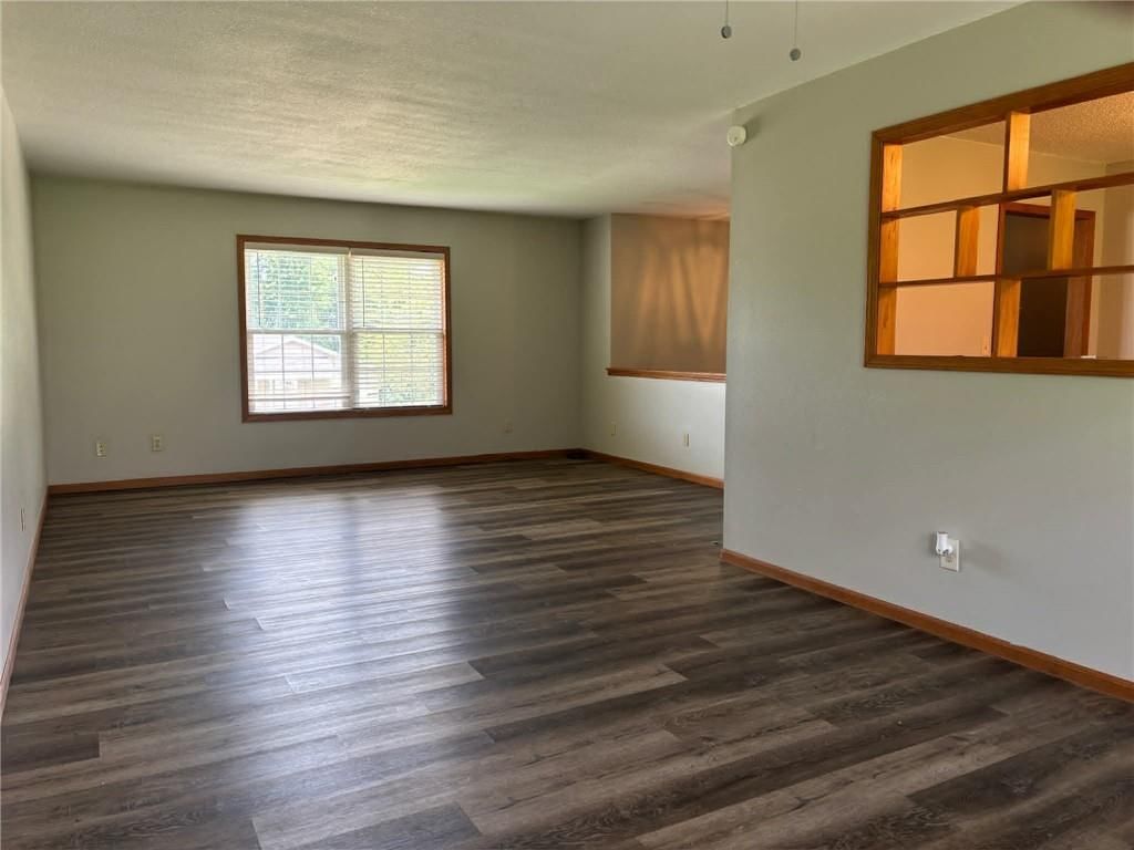 614 W Torrance Street — photo 9