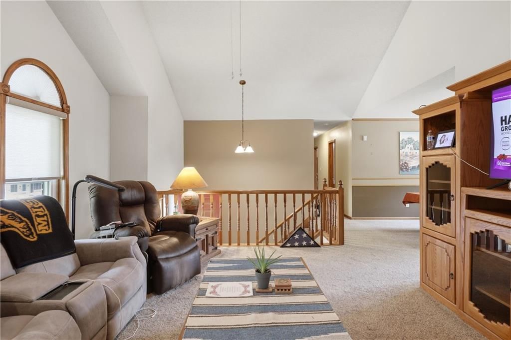 8013 N Lydia Avenue — photo 2