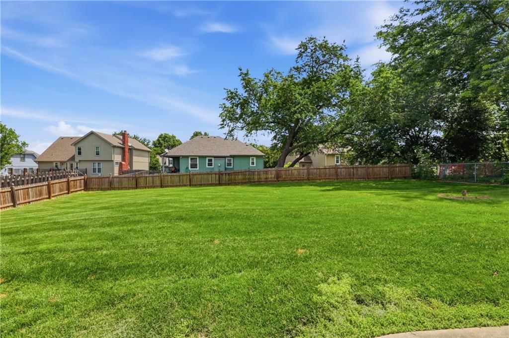 8013 N Lydia Avenue — photo 24