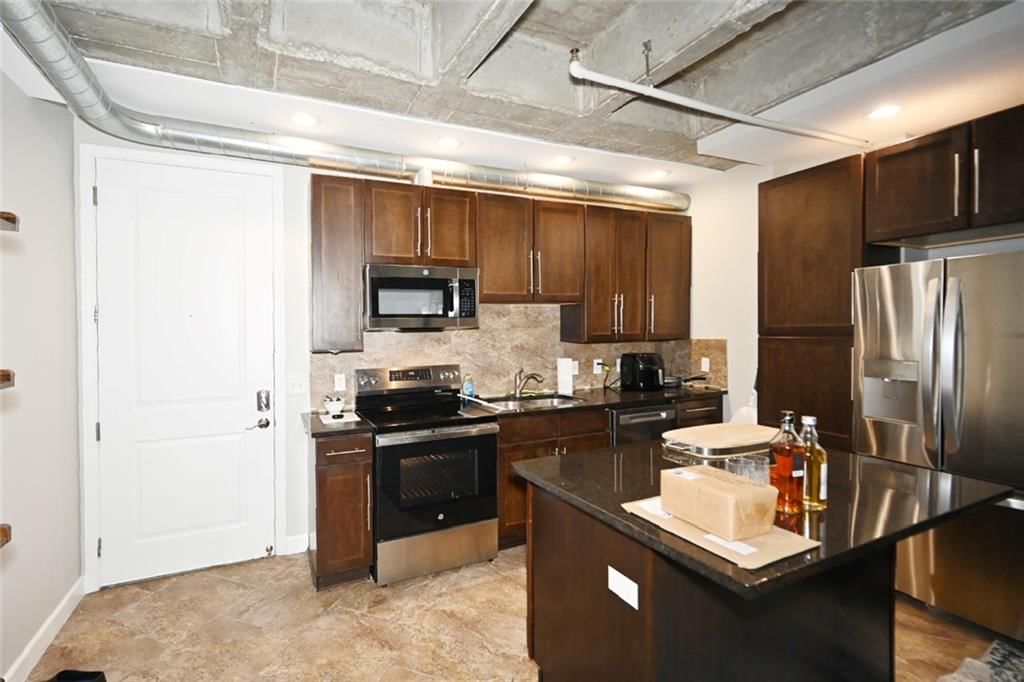 2940 BALTIMORE Avenue — photo 2